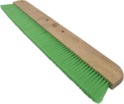 Escoba de hormigón con respaldo de madera, cerdas de nailon verde, 36 pulgadas, acabado fino, hecha en - Imagen 4 de 7