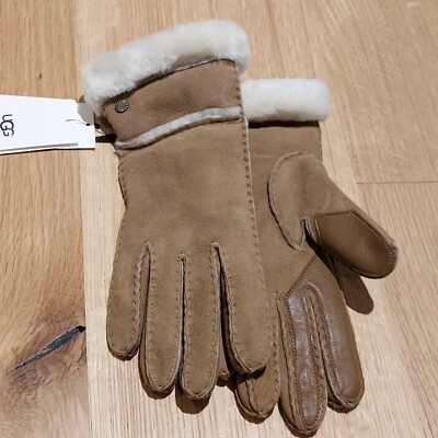 New UGG Australia Women's Sheepskin Exposed Slim Tech Gloves Chey fit Mediums 