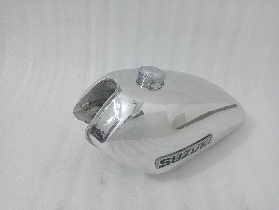 Suzuki TS250 TS 250 1971-76 Aluminio Combustible Gasolina Tanque + Tapa + Grifo + Insignias Foto 2 de 4
