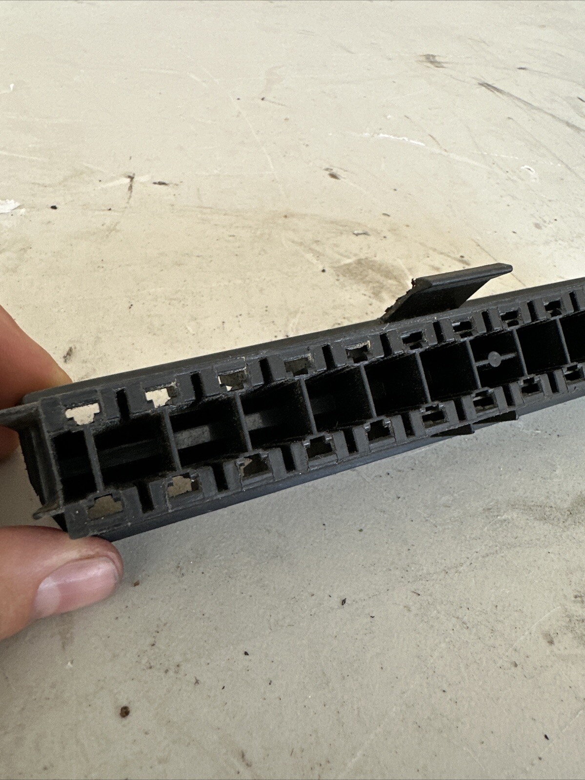 Ferrari Part 116262 Fuse Box Base 400i MONDIAL 8 MONDIAL QV P/R AS-IS READ