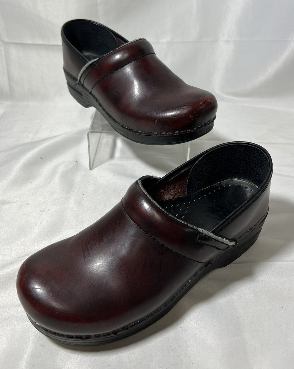 Dansko Women s Red Mahogany Slip On Clogs Non Slip Shoes Size EU 40 9.5 10