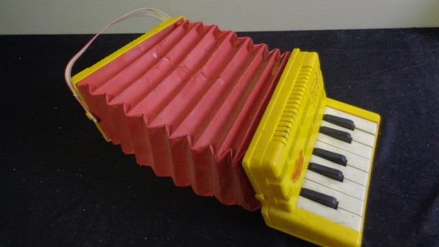 emenee toy accordion