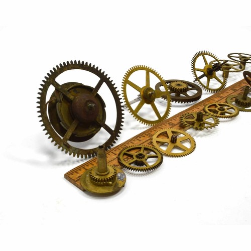 LOTE DE 16 ENGRANAJES DE RELOJ DE COLECCIÓN/Antiguo PIEZAS/PIEZAS SALVADAS Engranajes de latón ¡Buena variedad! - Imagen 8 de 9