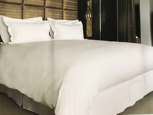 2 x Yves Delorme Paris Palace Collection Blanc Percale owcase Size 50x85cm 2 x Yves Delorme Paris Palace Collection Blanc Percale owcase Size 50x85cm