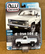 1/64 AUTO WORLD MUSCLE TRUCKS 1986 CHEVROLET SILVERADO K10 STEPSIDE WHITE