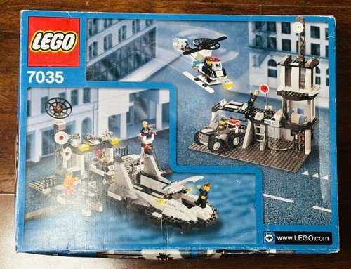 LEGO World City: Police Hq (7035) - Picture 4 of 7