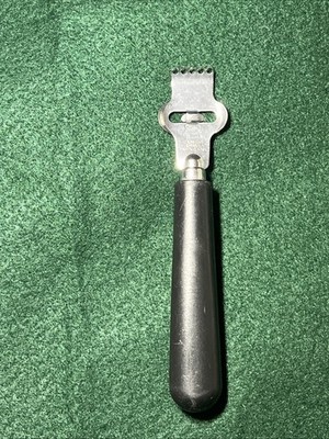 Pampered Chef #1133 Lemon Zester Scorer Citrus
