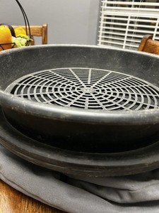 Black Plastic Gold Panning Classifier Pan w/ Sieve Screen Grate Insert