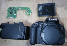Canon EOS 650D disassembled in parts-faulty.