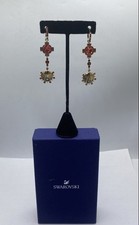 Orecchini Swarovski tono oro e cristalli 2 3/8" goccia dea fortunata conchiglia 11,6 g