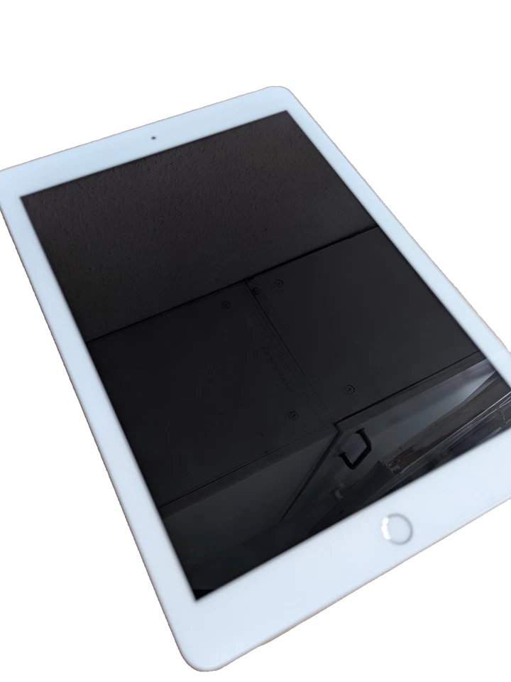 Apple iPad (6th generation) · 32GB · Wi-Fi, Foto 3 von 3