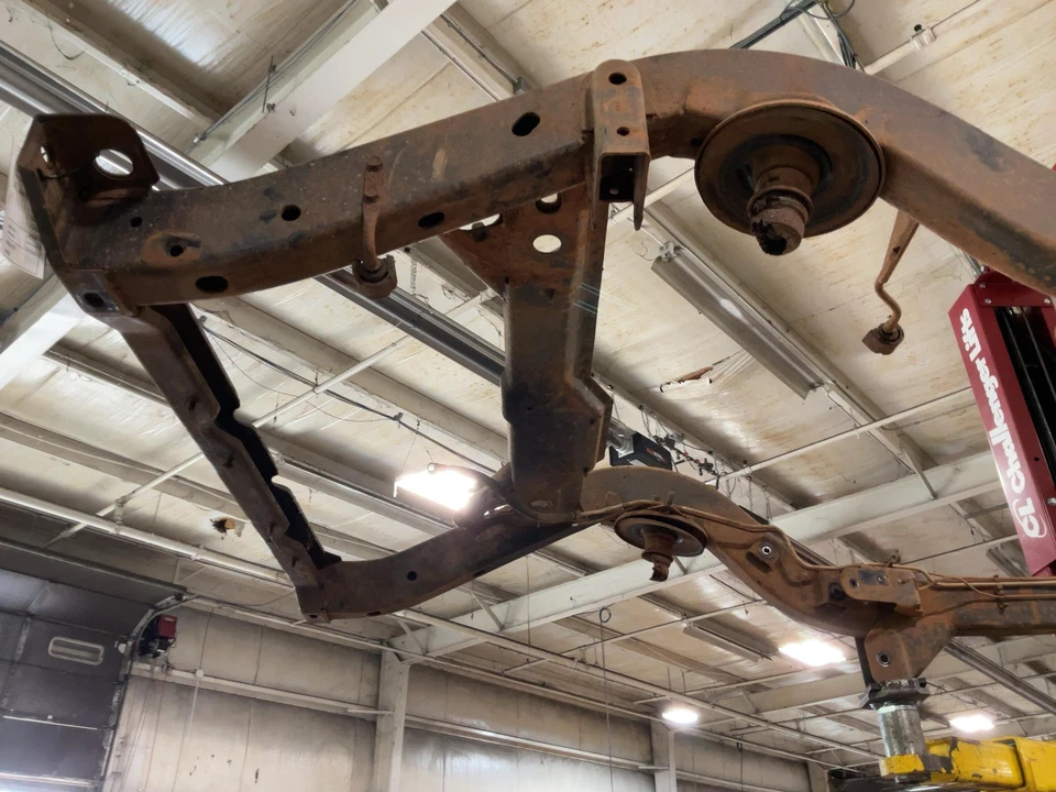 吉普 TJ 牧马人 原始设备制造商 4.0L 6 Cylnder 车架 清洁和检查 97-02 047500 — 第 3/4 张图片