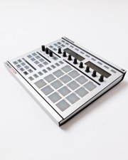 Native Instruments MASCHINE MK1   MIDI Controller, Silver Skin, UDG Case, EXC 