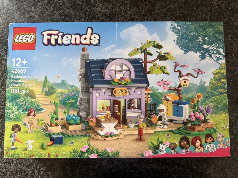 LEGO FRIENDS: Beekeepers' House and Flower Garden (42669) Brand New Sealed