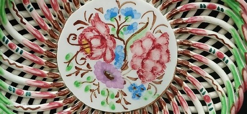 Vintage Spain Woven Lattice Decorative Red, Green Rose Pattern 7" Wide Plate - Picture 4 of 5