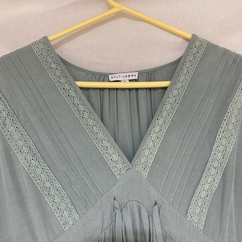 Mini Vestido Baltic Born Amelia Boho Campesino Cabaña Verde Salvia - Extra Grande XL - Imagen 3 de 14