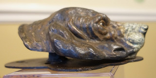 ANTIQUE CAST IRON HOUND DOG SCULPTURE DESK WALL ART NOTE HOLDER & BILL CLIP