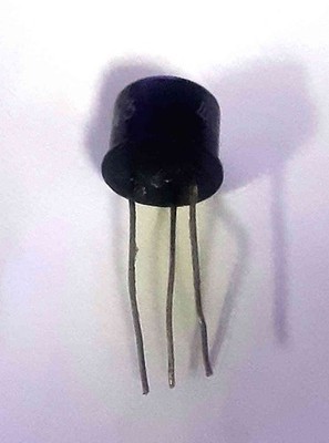Germanium transistor, vintage GE, low leakage (95 ua) , high gain (127) , fuzz