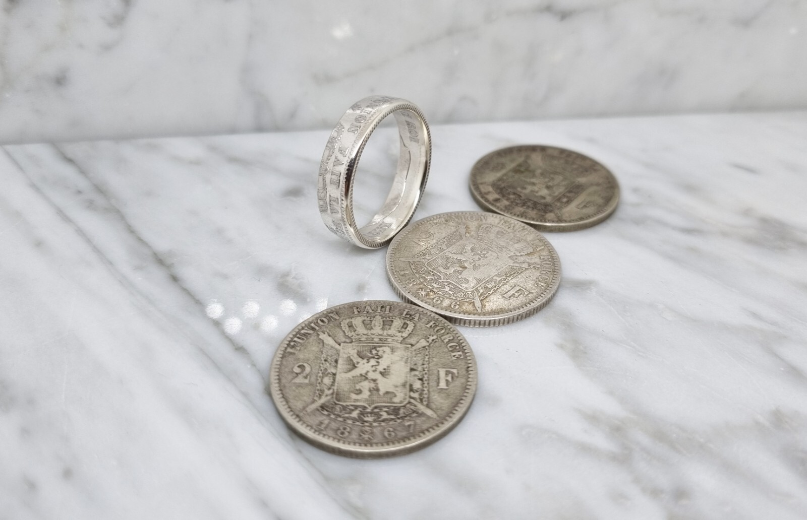 Bague pièce 2 Francs Belgique en argent massif, bijou historique ciselé main en taille 60