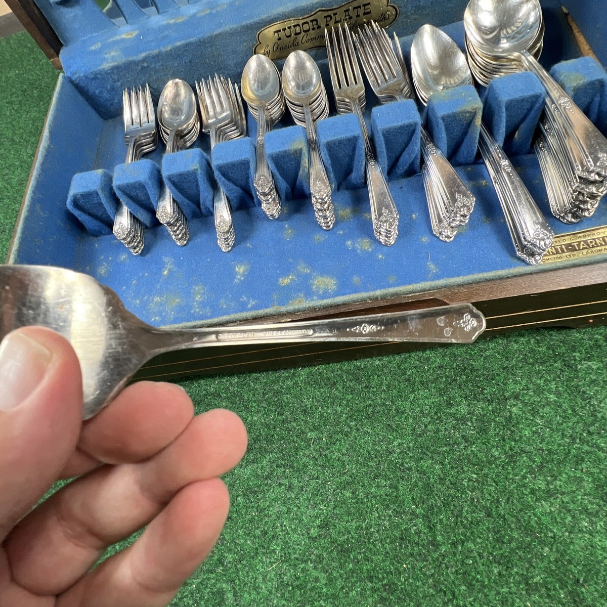 VTG 74pcs. Tudor Plate ONEIDA COMMUNITY Flatware & TARNISH HOLDER