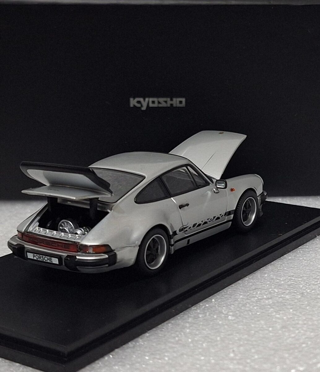 Porsche 911 (901) Carrera 2.7 1975 Silver 1:43 Kyosho 05522S Porsche 911 (901) Carrera 2.7 1975 Silver 1:43 Kyosho 05522S