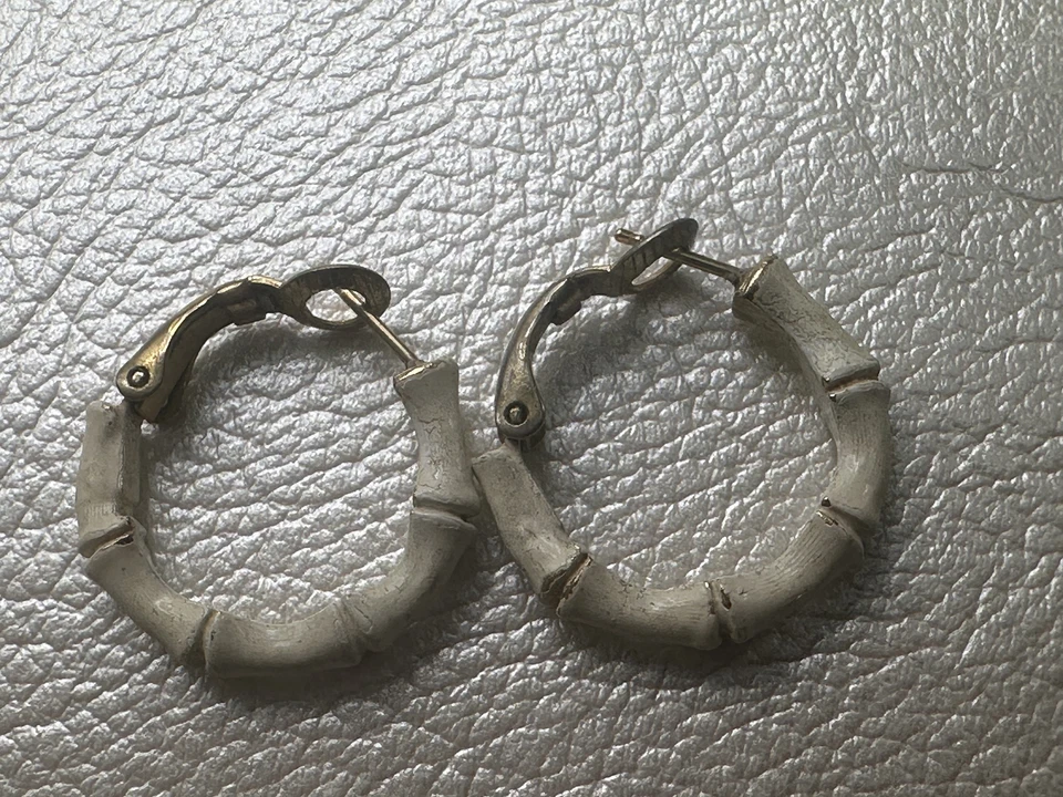 Trifari jewelry/Trifari bone earrings, white/gold toned TRI 39 - Image 3 of 4