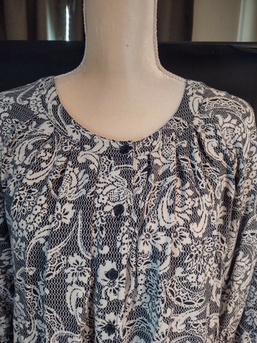 Spense Black White Paisley Knit Round Neck Blouse 3/4 Sleeves Size Small - Picture 2 of 7