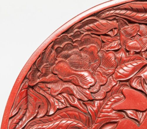 Rare, large 11.5" 18C Qianlong style, cinnabar plate with Fu & floral pattern - Picture 3 of 8