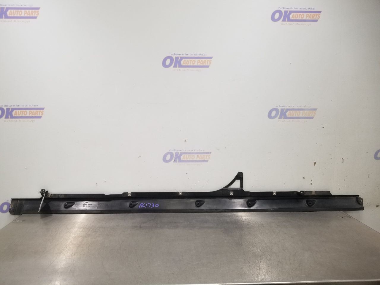 17 BENTLEY BENTAYGA ROCKER PANEL MOLDING SIDE SKIRT LEFT DRIVER BLACK