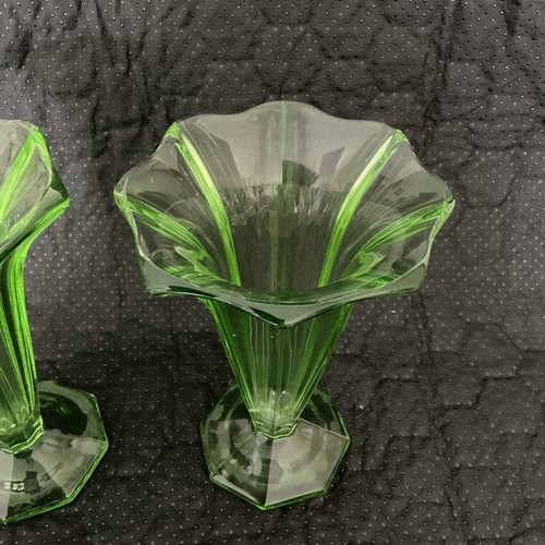 Walther & Söhne Vaseline Czech 1900's Trafalgar Set Smaragdgrün Glas Vase Set - Bild 7 von 13