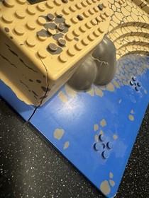 **Cracked **LEGO World City: Coast Watch Hq 7047 LEGO 44510 3D RAISED BASE PLATE
