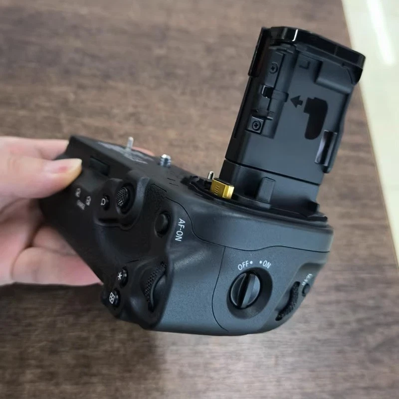 Empuñadura de batería Canon BG-R20 para cámaras EOS R5, R6, R5II y R6II Foto 3 de 4