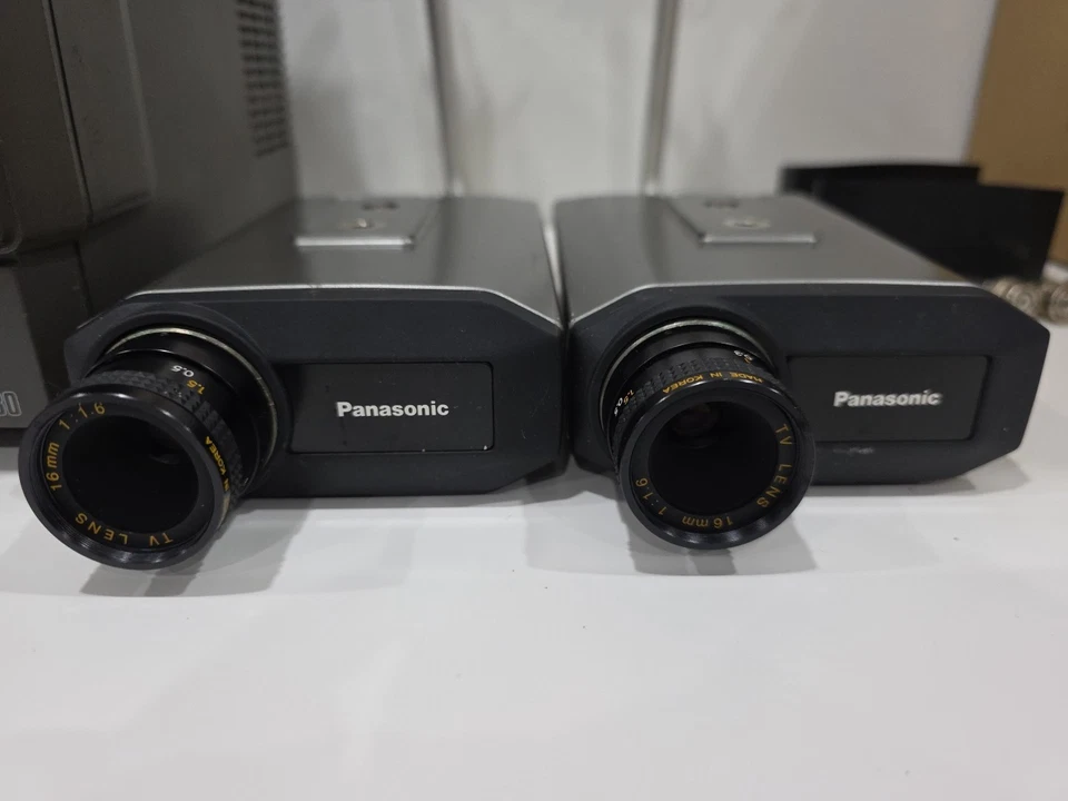Panasonic WV-BM80 CCTV Monitor + 2 WV-71 TV CAMERA + Acc - POWERS ON PARTS ONLY - Image 3 of 4
