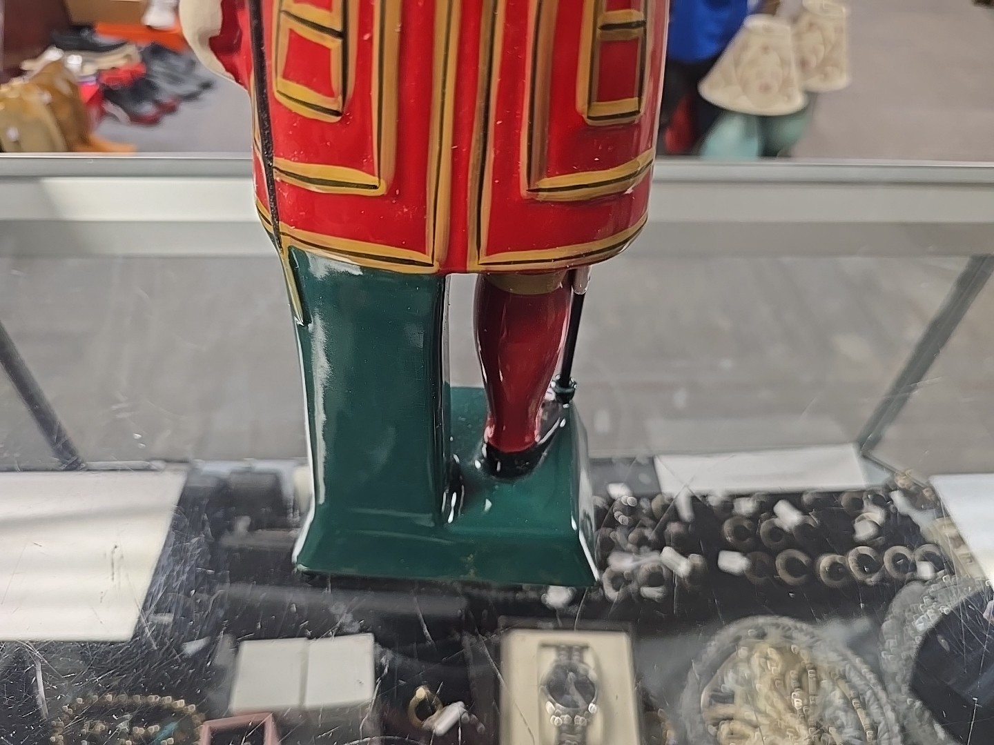 Vtg BEEFEATER GIN Hand Painted Bar Display Statue Decanter 