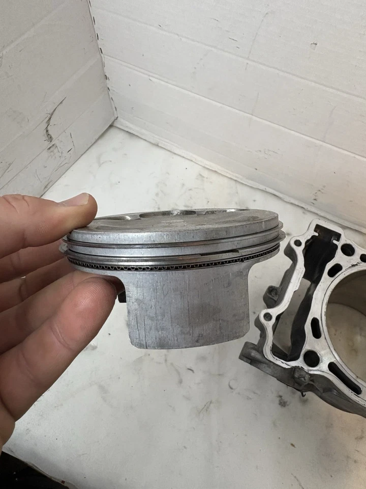 Yamaha YZF450 2003-2013 OEM CILINDRO JARRA BARRIL Y PISTÓN VER DESCRIPCIÓN YZ1 Foto 3 de 4