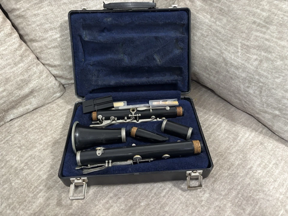 Clarinete SELMER Hecho en EE. UU. con Estuche Rígido Foto 2 de 2
