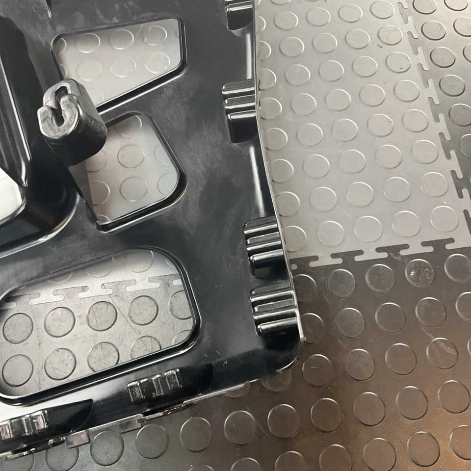 2016-2021 OEM BMW F87 M2 Competition Rear Left Side Bumper Support Bracket OEM - Imagem 3 de 4