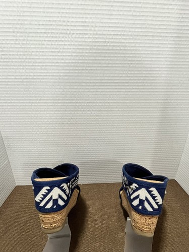 Minnetonka Womens 7 Sandals Lainey Blu White Aztec Criss Cross Cork Wedge Studs - Picture 3 of 5