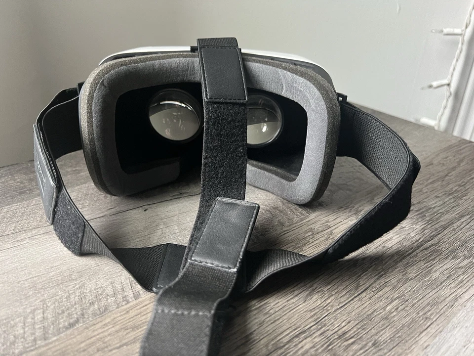Gafas de realidad virtual Zeiss VR One Plus con correa para la cabeza y control deslizante para teléfono Foto 4 de 4