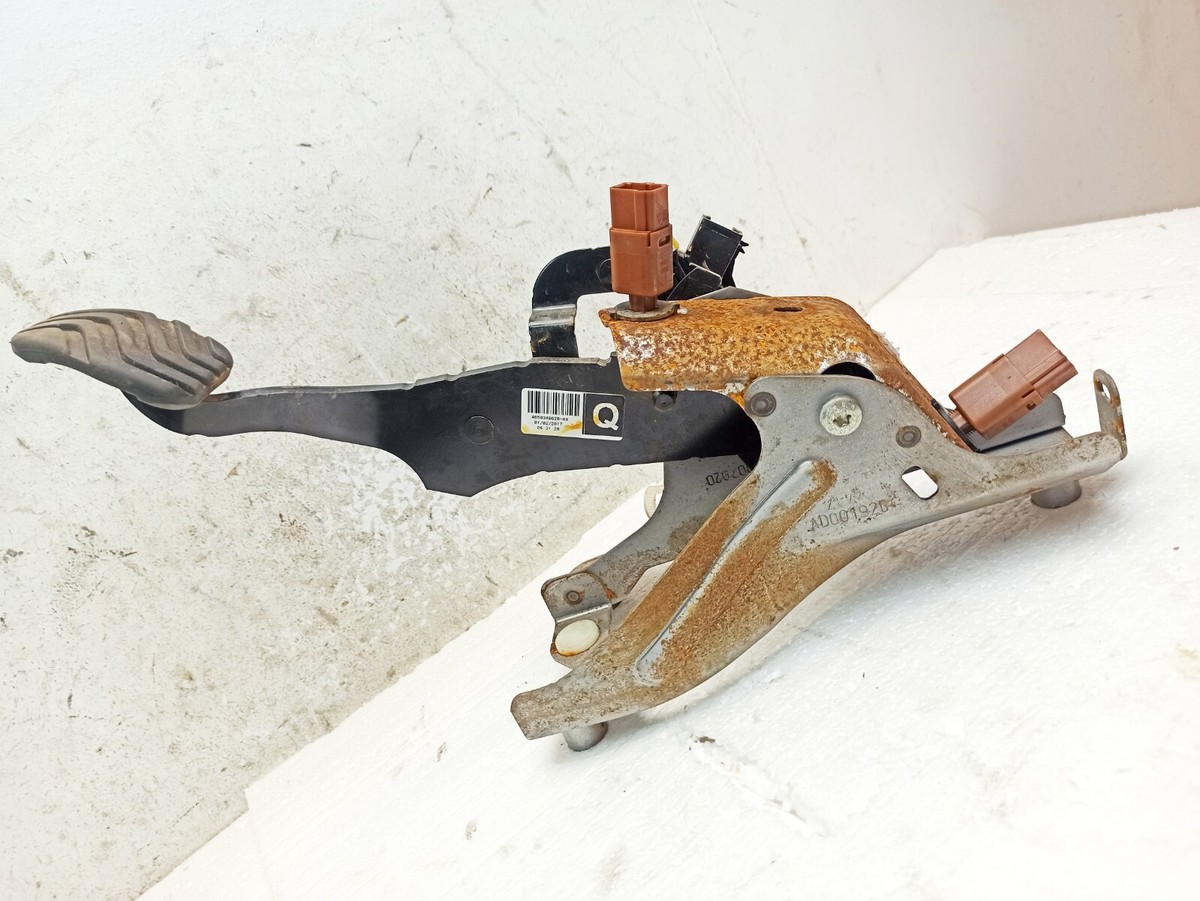 ポテチ ZX120-5B｜船内仕様機｜港湾荷役｜業種から探す｜商品情報｜日立