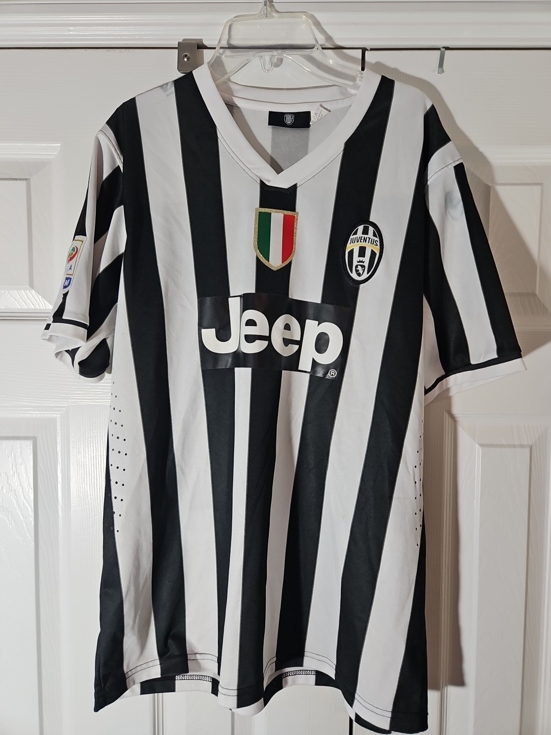 Soccer Jersey Juventus football shirt Size XL Jeep Striped Used