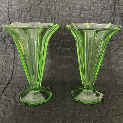 Walther & Söhne Vaseline Czech 1900's Trafalgar Set Smaragdgrün Glas Vase Set - Bild 9 von 13