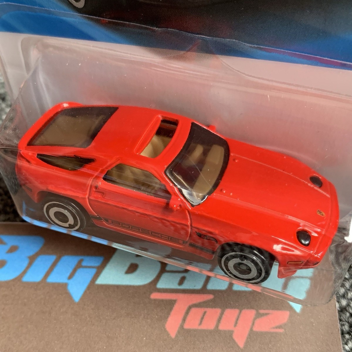Hot Wheels 1983 Porsche 928S Red #250 Mainline 2025 Case P (In