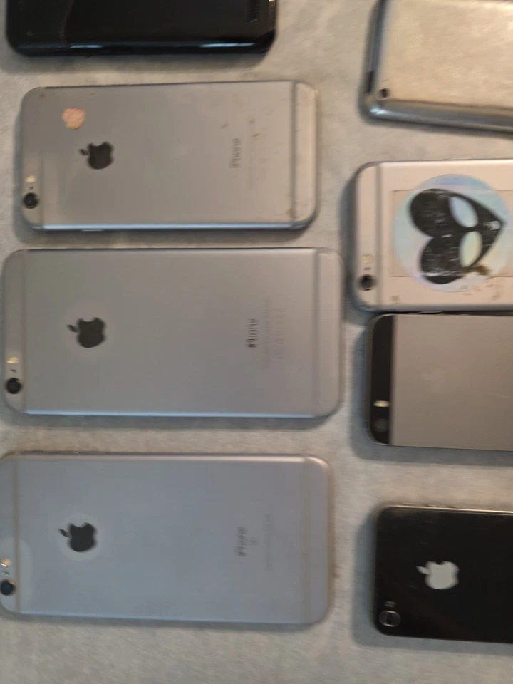Lote de 12 Celulares para Peças ou Reparo Sem Carregadores, 6 iPhones e Mais - Imagem 2 de 4