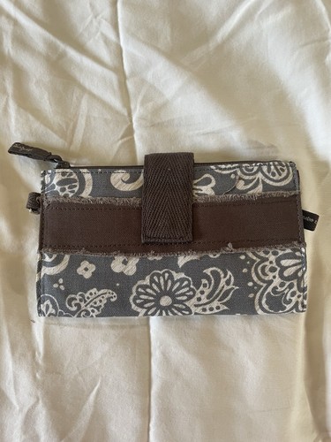 Treinta y Uno Regalos, Cartera Metro Retro, 688C Madera Floral Nueva En Bolsa