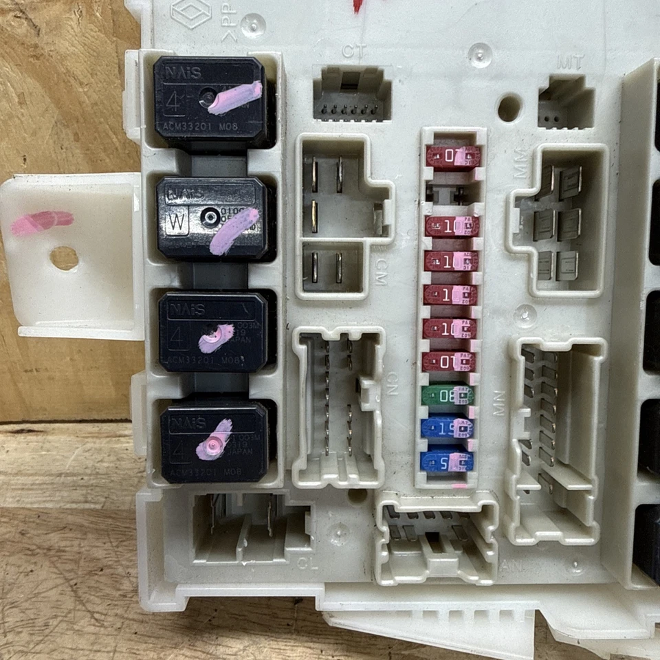 04-07 Nissan Pathfinder Fuse Relay Box Integrated Power Module IPDM 284B67S002 - Imagem 4 de 4