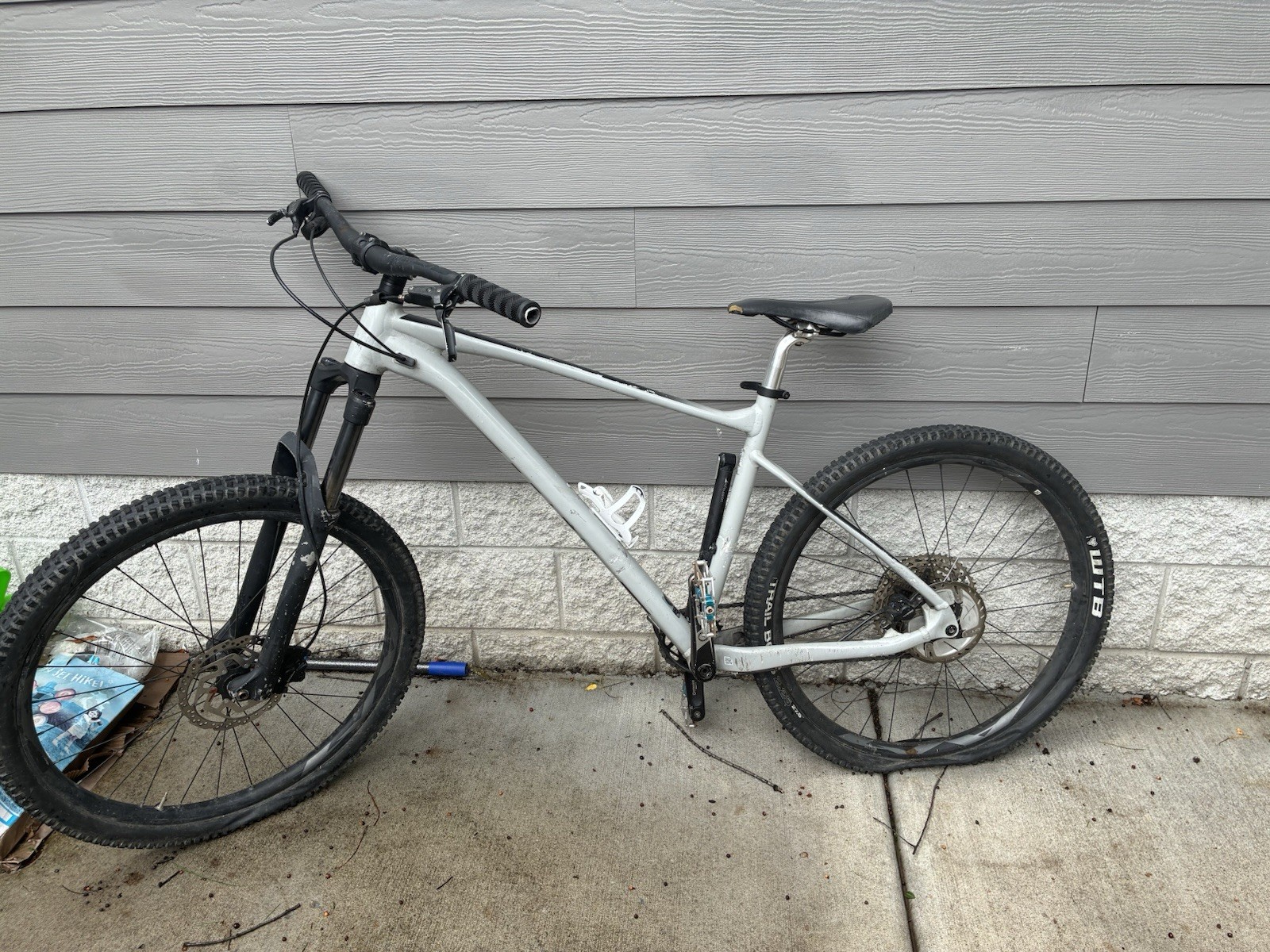 (Used) Giant 29in fathom Mountain Bike M Aluminum Front Suspension 12-Speed Hydraulic (600.00 USD) (Used) Giant 29in fathom Mountain Bike M Aluminum Front Suspension 12-Speed Hydraulic (600.00 USD)
