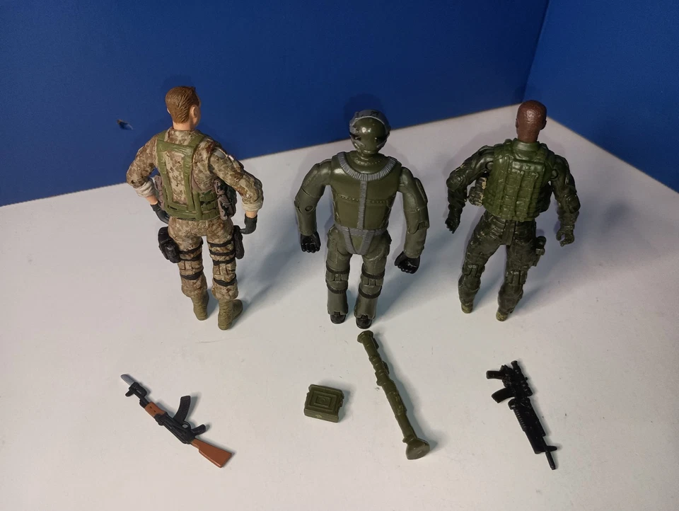 BBI 1:18 Blue Box Toys Elite Force Lot of 3 Figures with Weapons - Image 2 of 2
