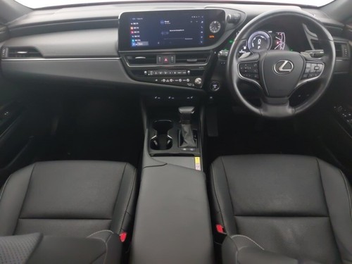2022 Lexus ES 300h 2.5 4dr CVT Saloon Hybrid Automatic - Picture 2 of 12