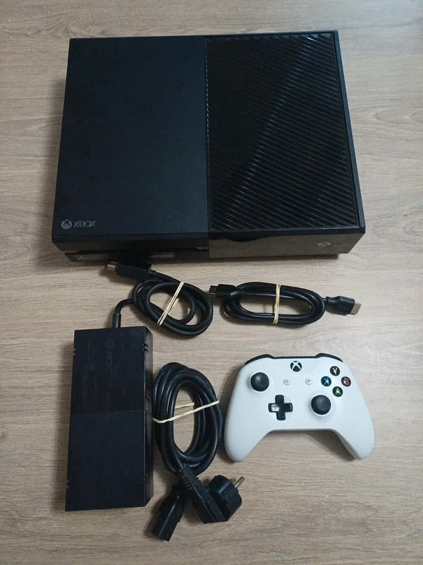 Console Xbox One 1To + Manette Microsoft + cables